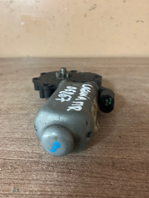 Моторчик стеклоподъемника для Renault Laguna 1994-1998  (ПЕРЕДНИЙ ПРАВЫЙ) 1998-2001  7701470852
