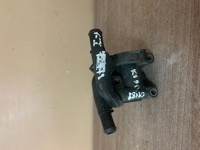 Корпус термостата для Ford Focus I 1998-2004 (1,8) 1319480  XS4G9K478BC