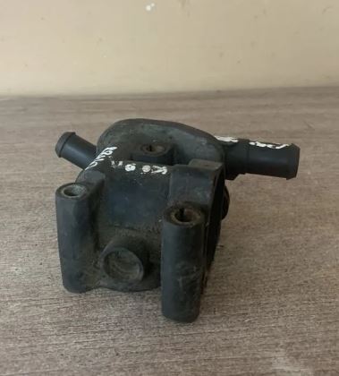 Корпус термостата для Ford Focus I 1998-2004 (1,8) 1319480  XS4G9K478BC