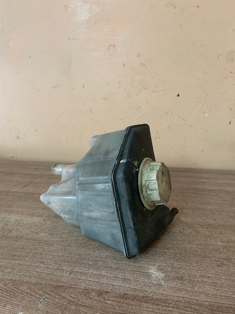 Бачок расширительный MITSUBISHI Carisma (DA) 1999-2003;Carisma (DA) 1995-1999  Volvo S40 (30804963  M808582)