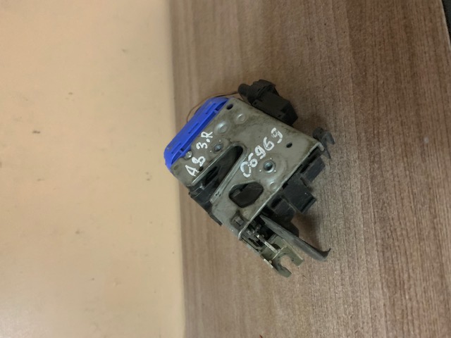 Замок двери задней правой для Audi A8 [4D] 1994-1998 (4D0839016D)