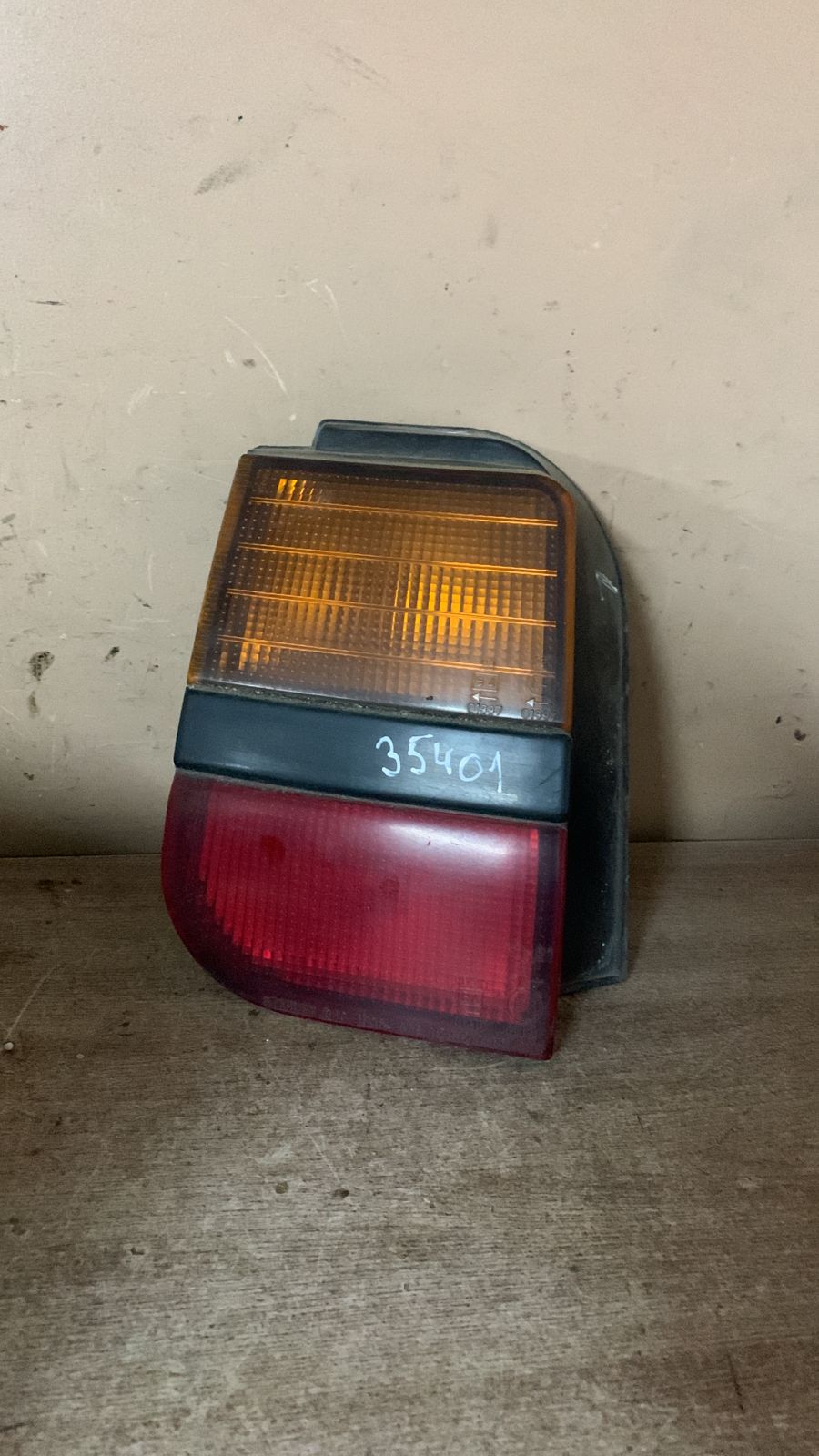Mitsubishi Space Wagon (N3,N4) Фонарь задний наружный левый для Mitsubishi Space Wagon (N3,N4) 1991-2000 MB907145