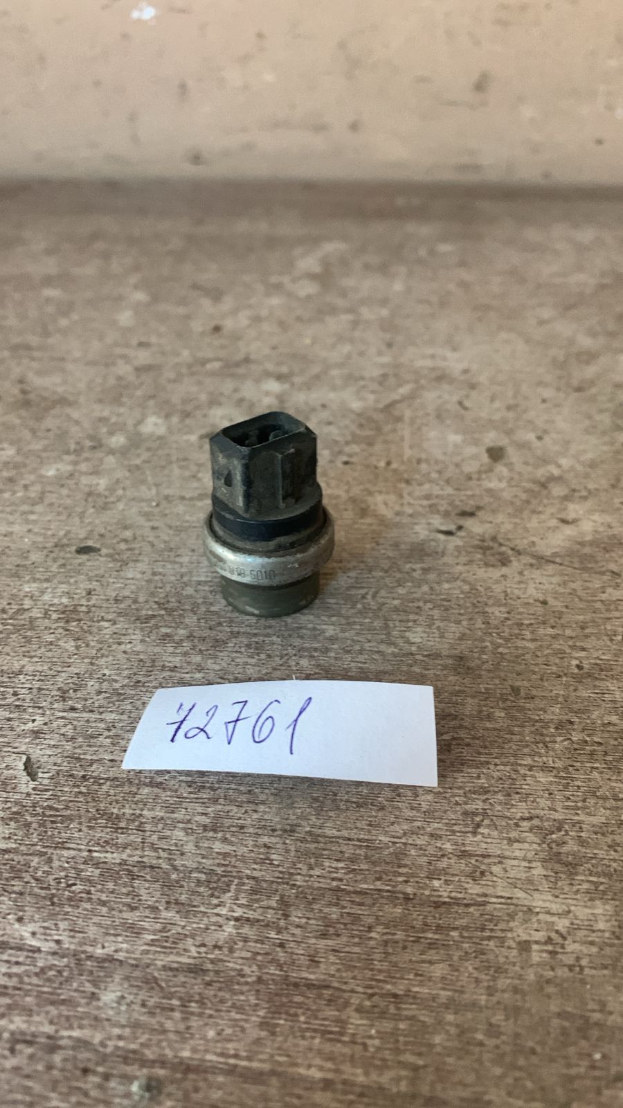 Датчик температуры (VAG) на стрелку AUDI 80 / GOLF II/SEAT IBIZA 251919501D