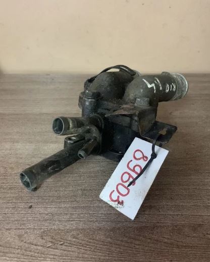 Корпус термостата для Kia RIO 2005-2011 CERATO (2004-2008)/ HYUNDAI ELANTRA (2000-2005) 1,4
