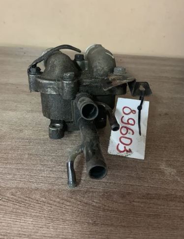 Корпус термостата для Kia RIO 2005-2011 CERATO (2004-2008)/ HYUNDAI ELANTRA (2000-2005) 1,4