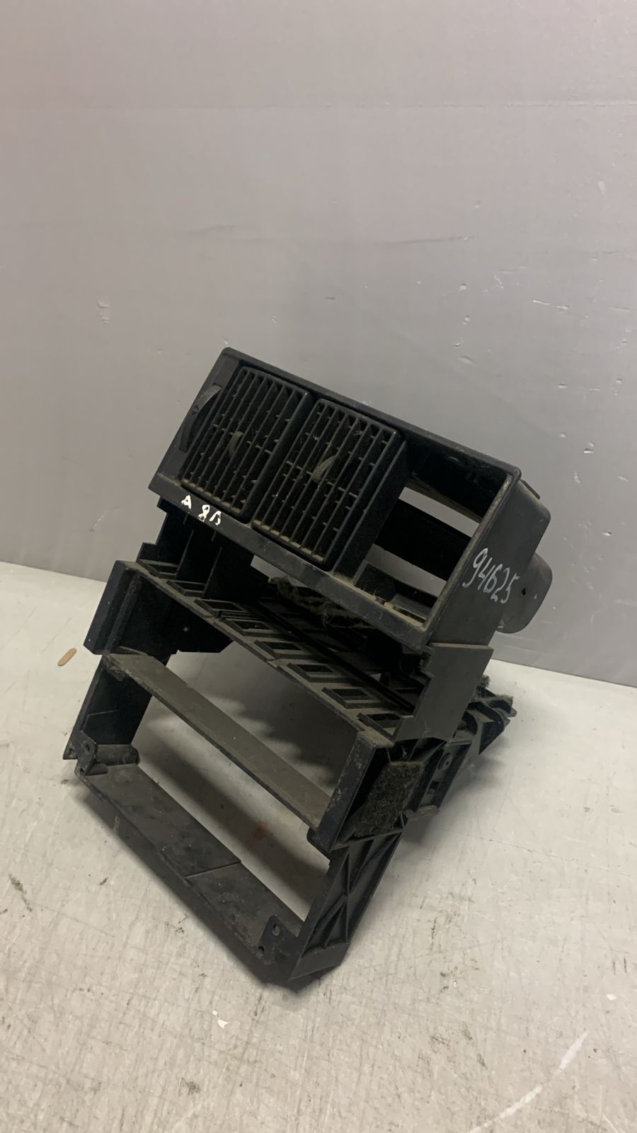 Накладка центральная для Audi 80/90 [B3] 1986-1991 893863271 рамка магнитолы, дефлектор салона