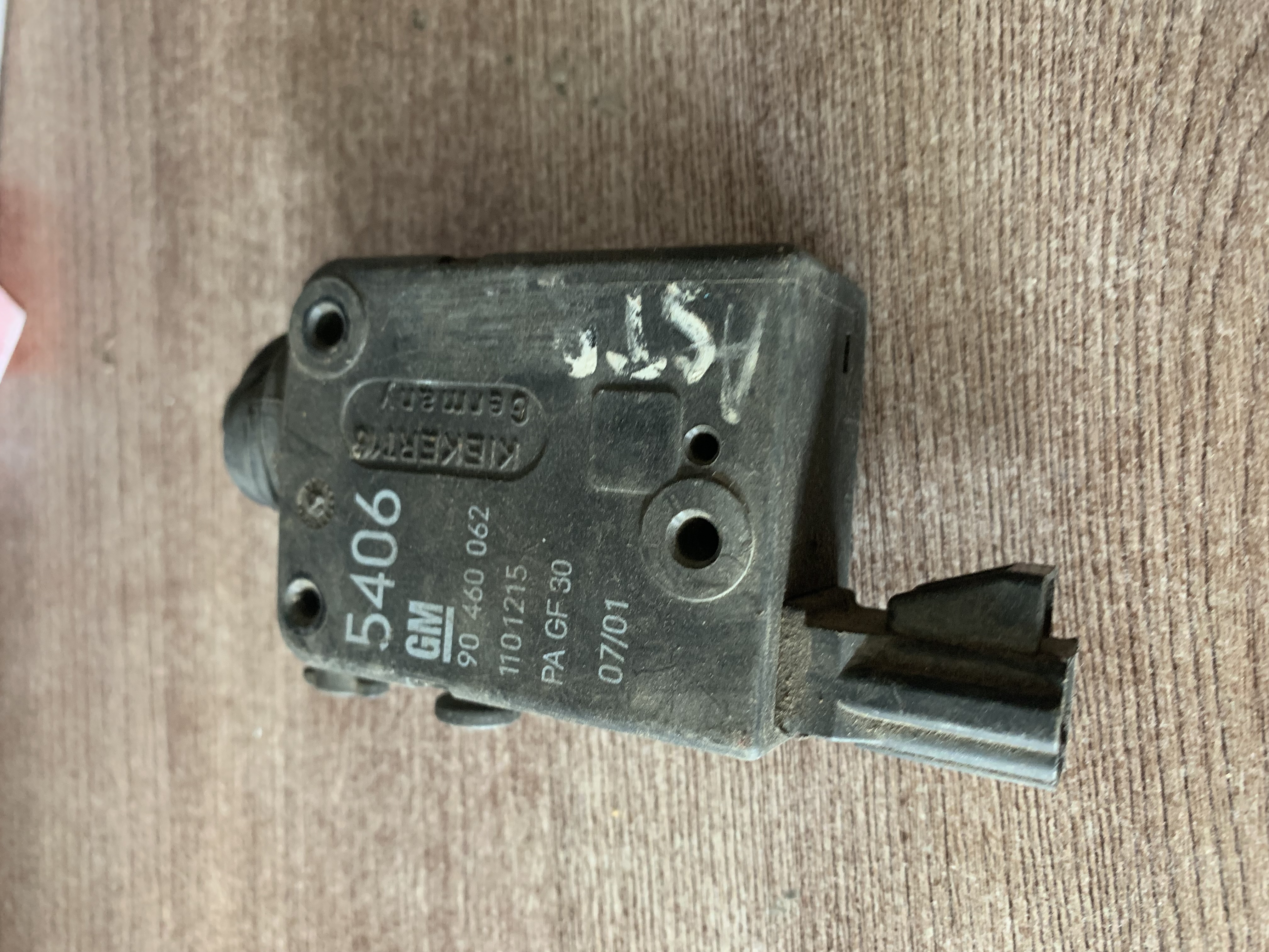 Opel Astra G активатор замка багажника Astra G 1998-2005, Vectra B 1995-1999;Omega B 1994-2003;Zafira (F75) 1999-2005;Vectra B 1999-2002 (;УНИВЕРСАЛ)