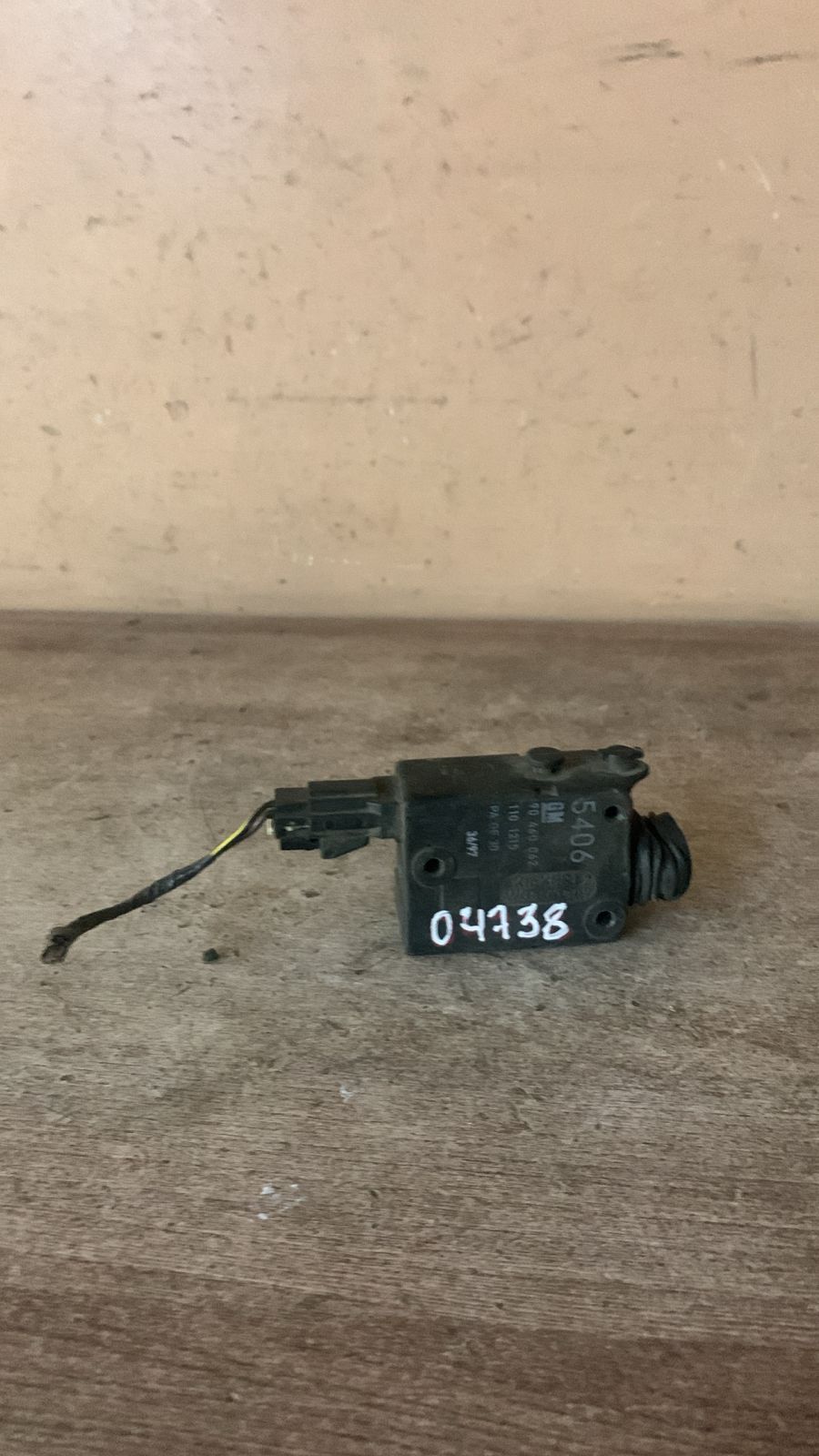 Opel Astra G активатор замка багажника Astra G 1998-2005, Vectra B 1995-1999;Omega B 1994-2003;Zafira (F75) 1999-2005;Vectra B 1999-2002 (;УНИВЕРСАЛ)