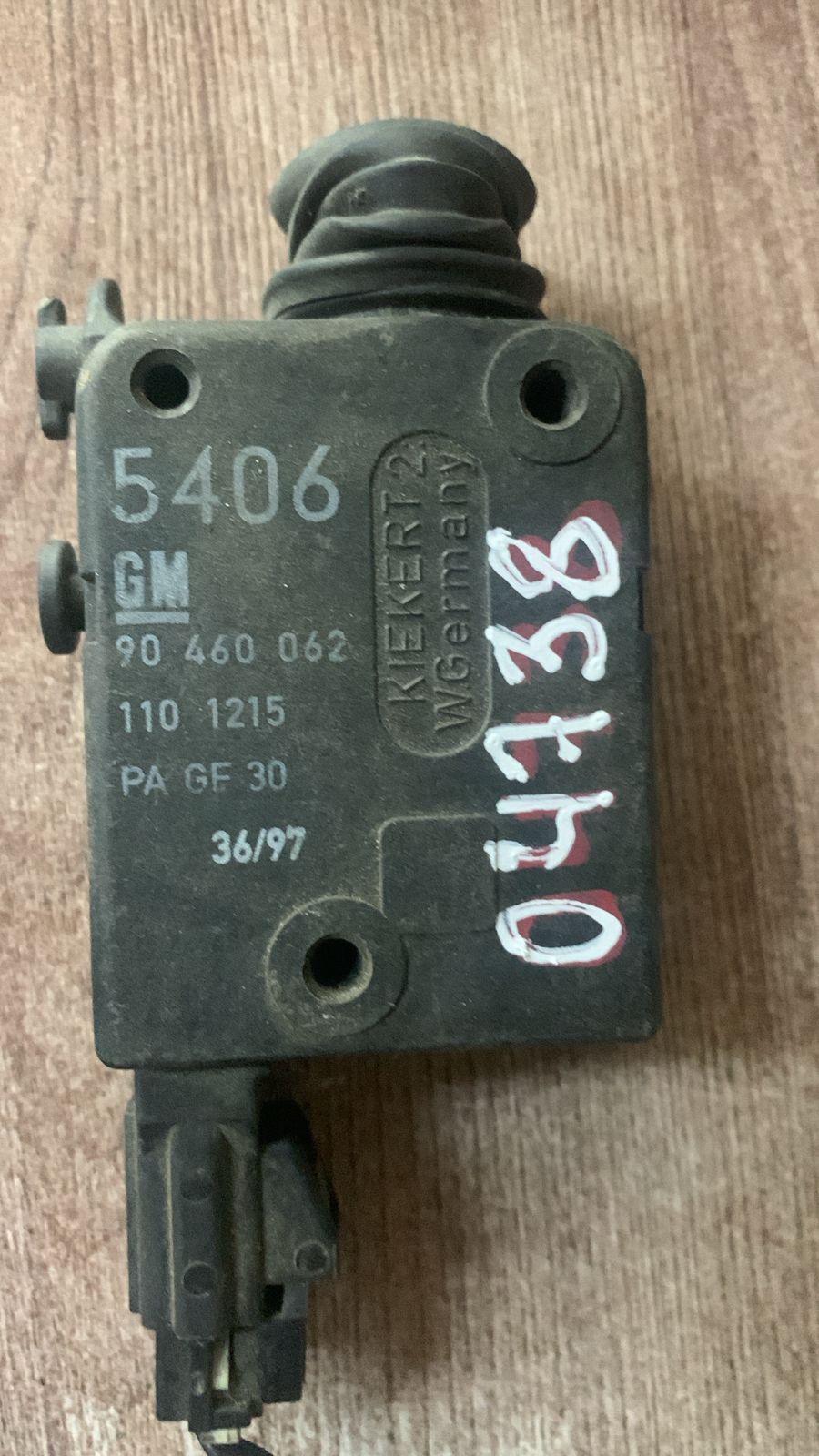 Opel Astra G активатор замка багажника Astra G 1998-2005, Vectra B 1995-1999;Omega B 1994-2003;Zafira (F75) 1999-2005;Vectra B 1999-2002 (;УНИВЕРСАЛ)