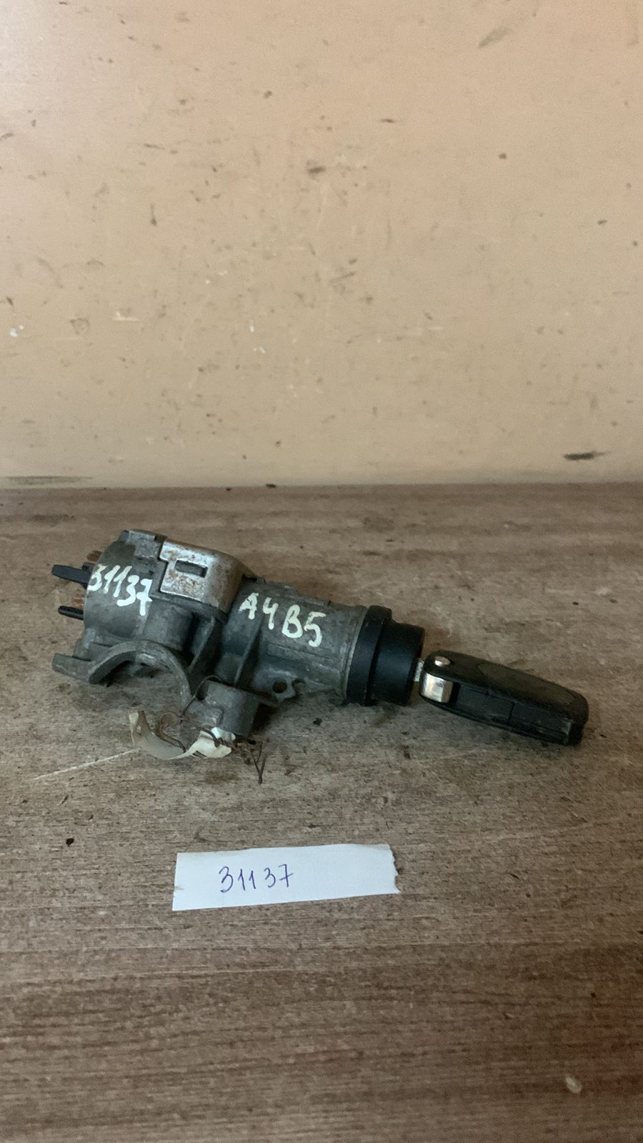 Замок зажигания AUDI A4 [B5] (1994-2000) Transporter T5 2003-2015 с ключом 4B0905851G