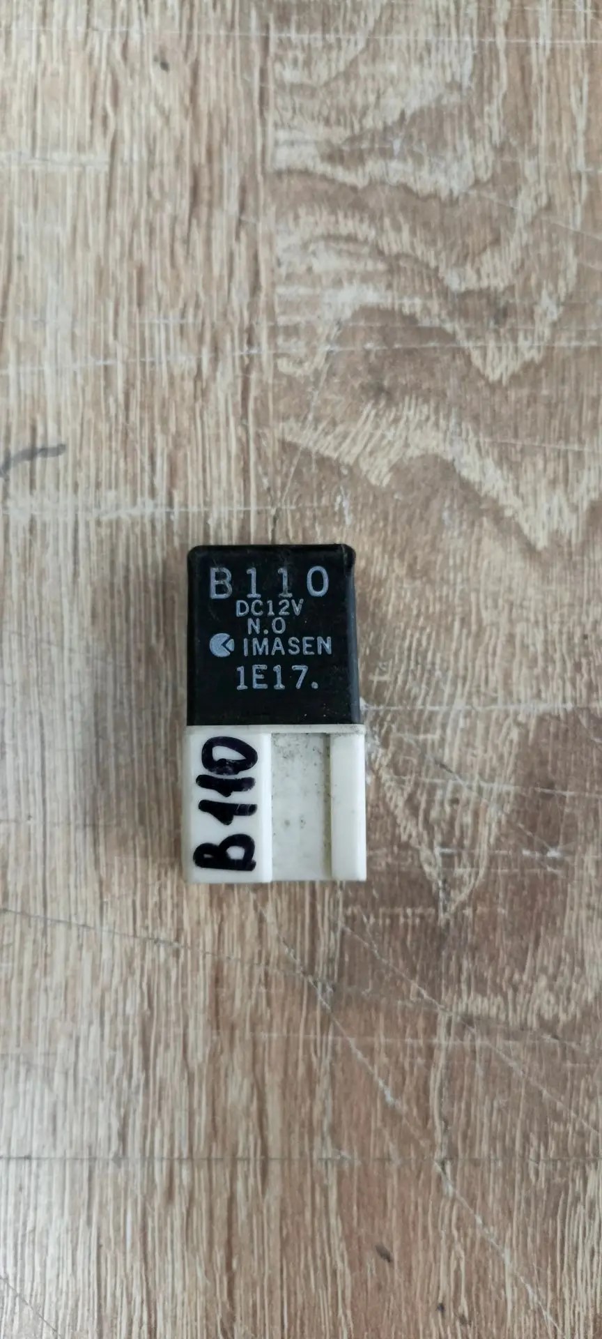 реле mazda 323f vi bj B110  dc12v 2k25 Цена за штуку
