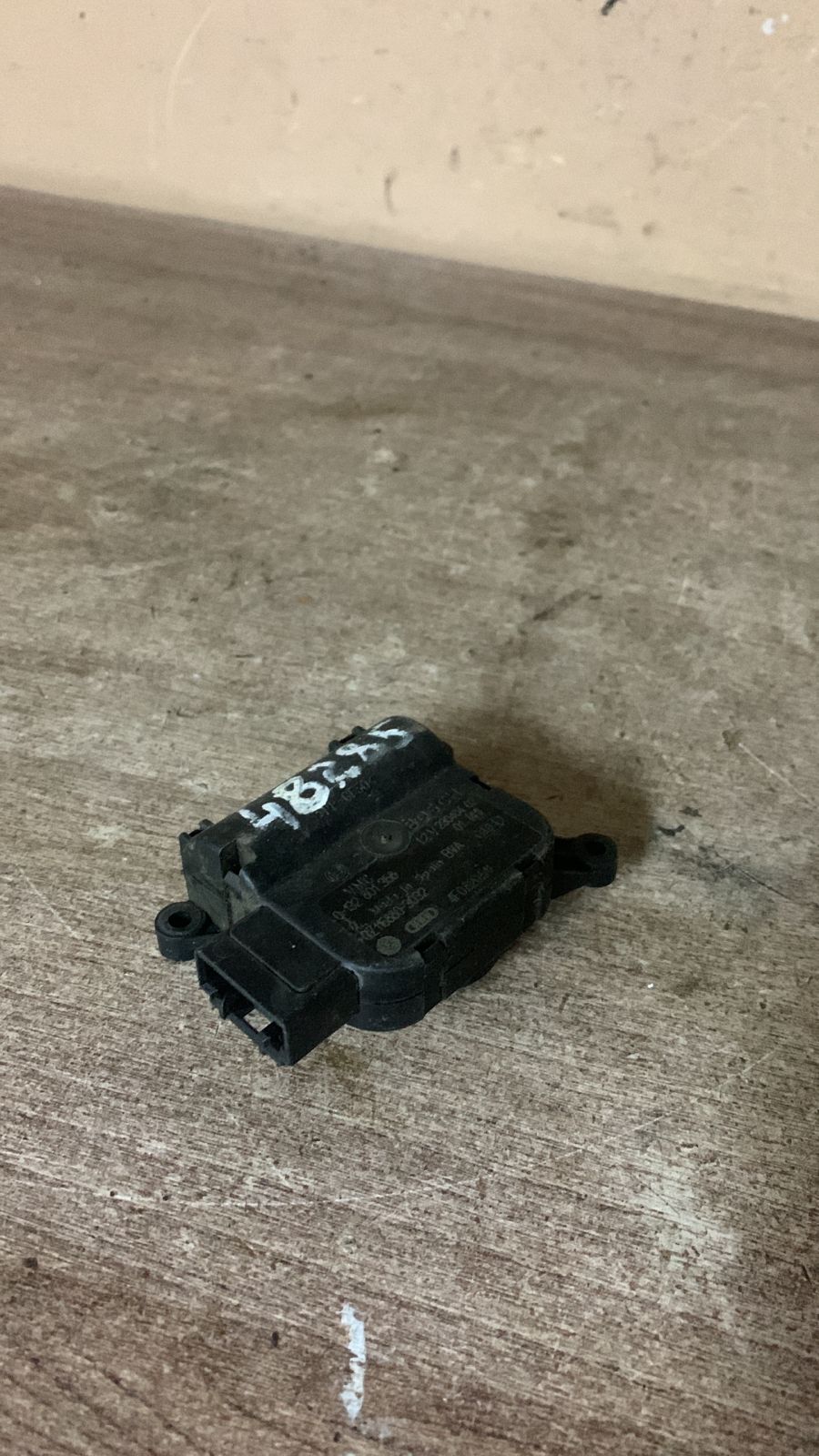 Моторчик заслонки отопителя AUDI A6 [C6] 0132801358 4F0820511