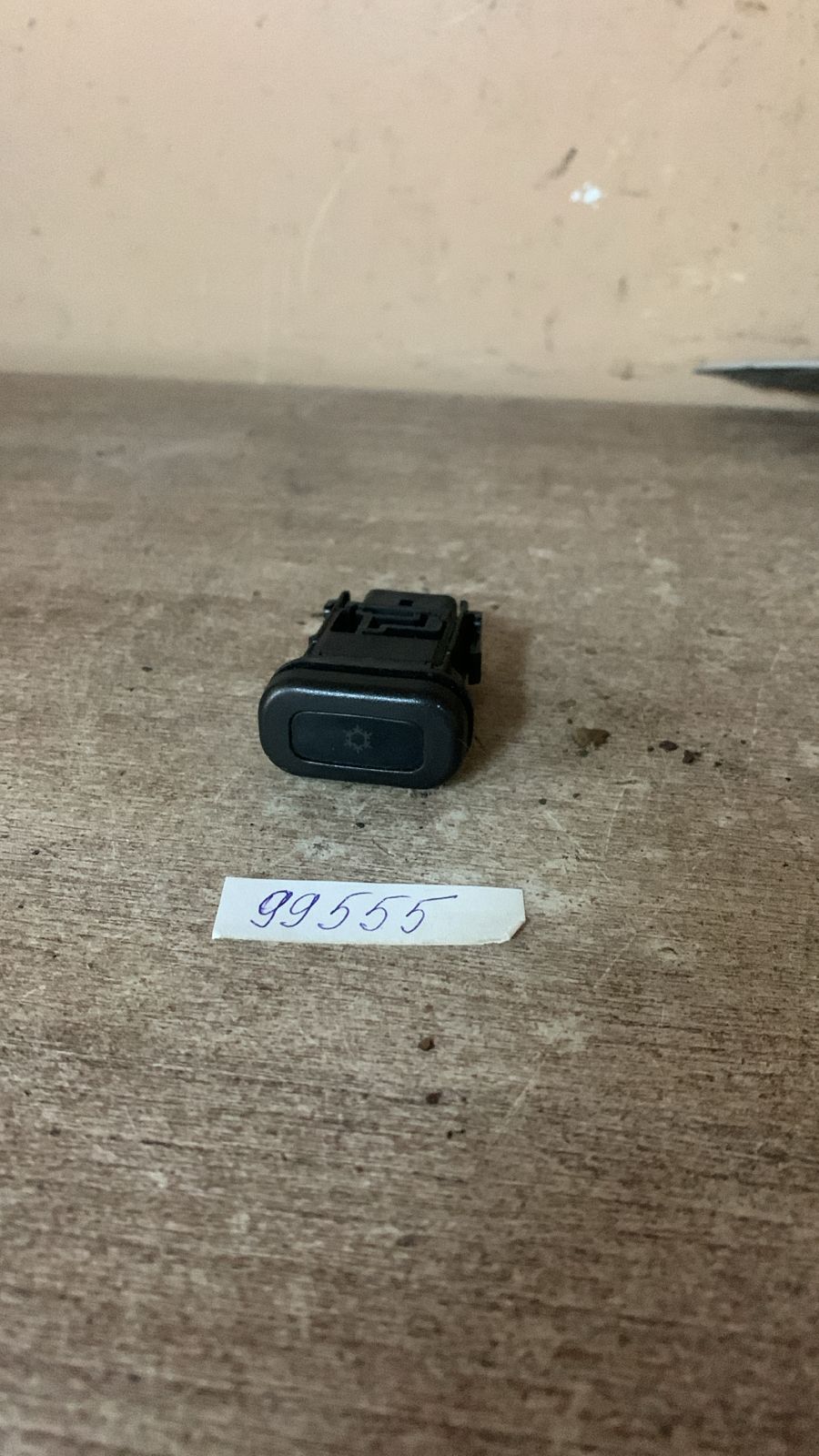 Кнопка кондиционера к Mitsubishi Galant 7, 1996 MB813683
