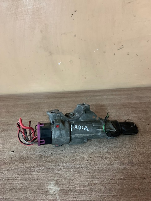 Замок зажигания A6 [C5] 1997-2004;A2 [8Z0] 2000-2005;A3 (8L1) 1996-2003;A4 [B5] 1994-2001;A8 [4D] 1994-1998;TT(8N) 1998-2006;Octavia (A4 1U-) 2000-2011;Leon (1M1) 1999-2006;Toledo II 1999-2006;Octavia 1997-2000 (С КЛЮЧОМ 4B0905851C)