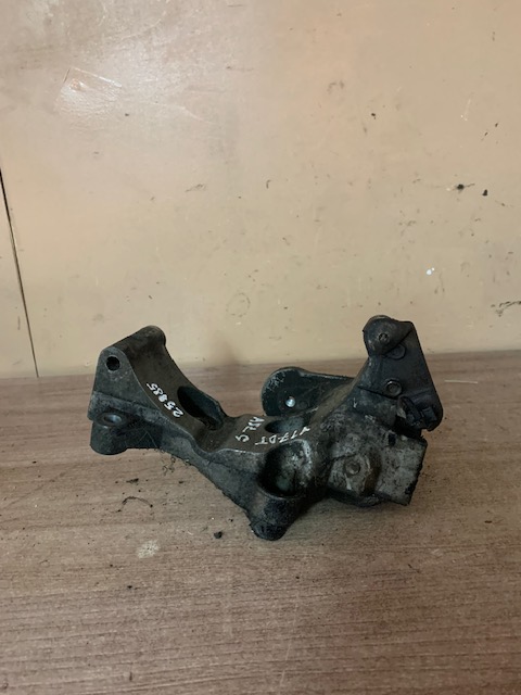 Opel Astra G Кронштейн генератора Opel Astra 1.7D 2006   897364345 897184929