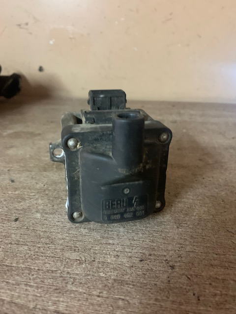 Volkswagen Passat B3 Катушка зажигания AUDI/VW 80/JETTA/PASSAT/SEAT  0040402001