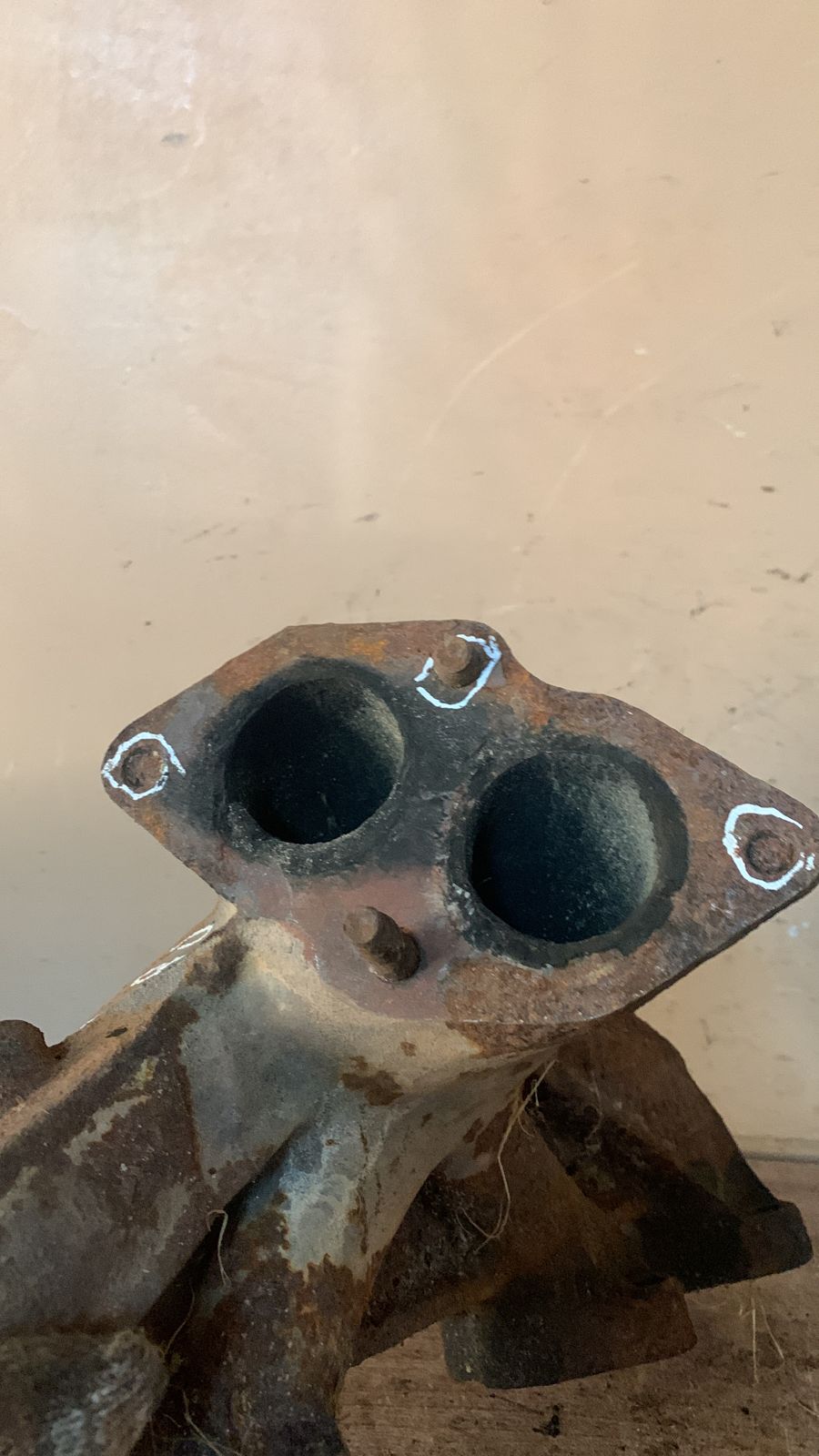 Коллектор выпускной для Audi 80/90 [B3] 1986-1991 (049129591M) 048129591E дефект шпилек