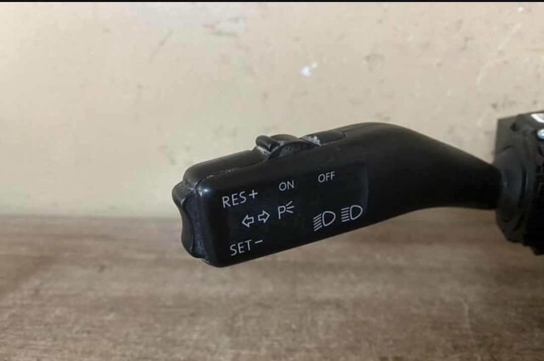 Переключатель подрулевой в сборе для VW Touran 2003-2010в сборе + шлейф 1K0959653C
