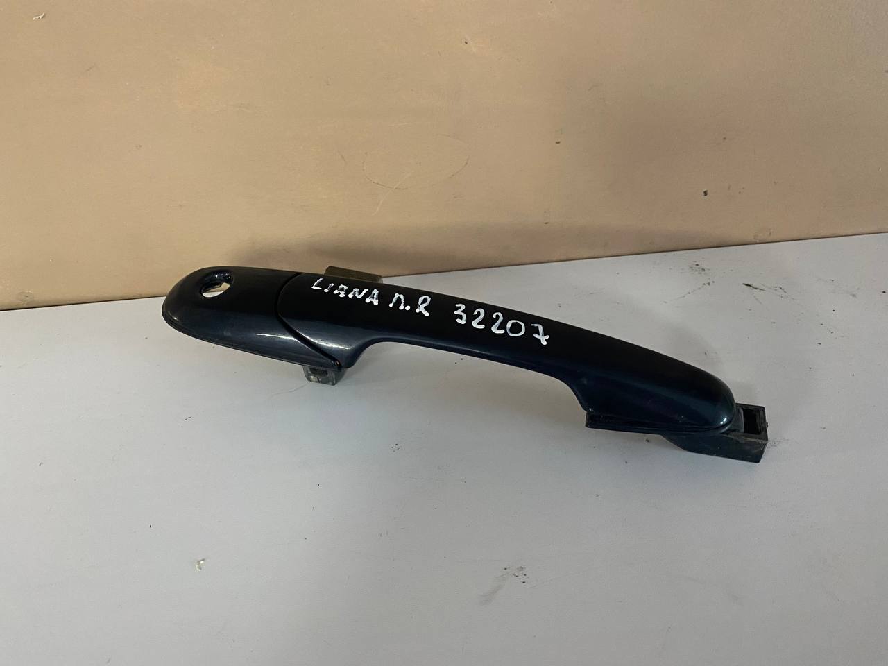 Ручка двери передняя правая Suzuki Liana (черная) 8281054G10ZJ3