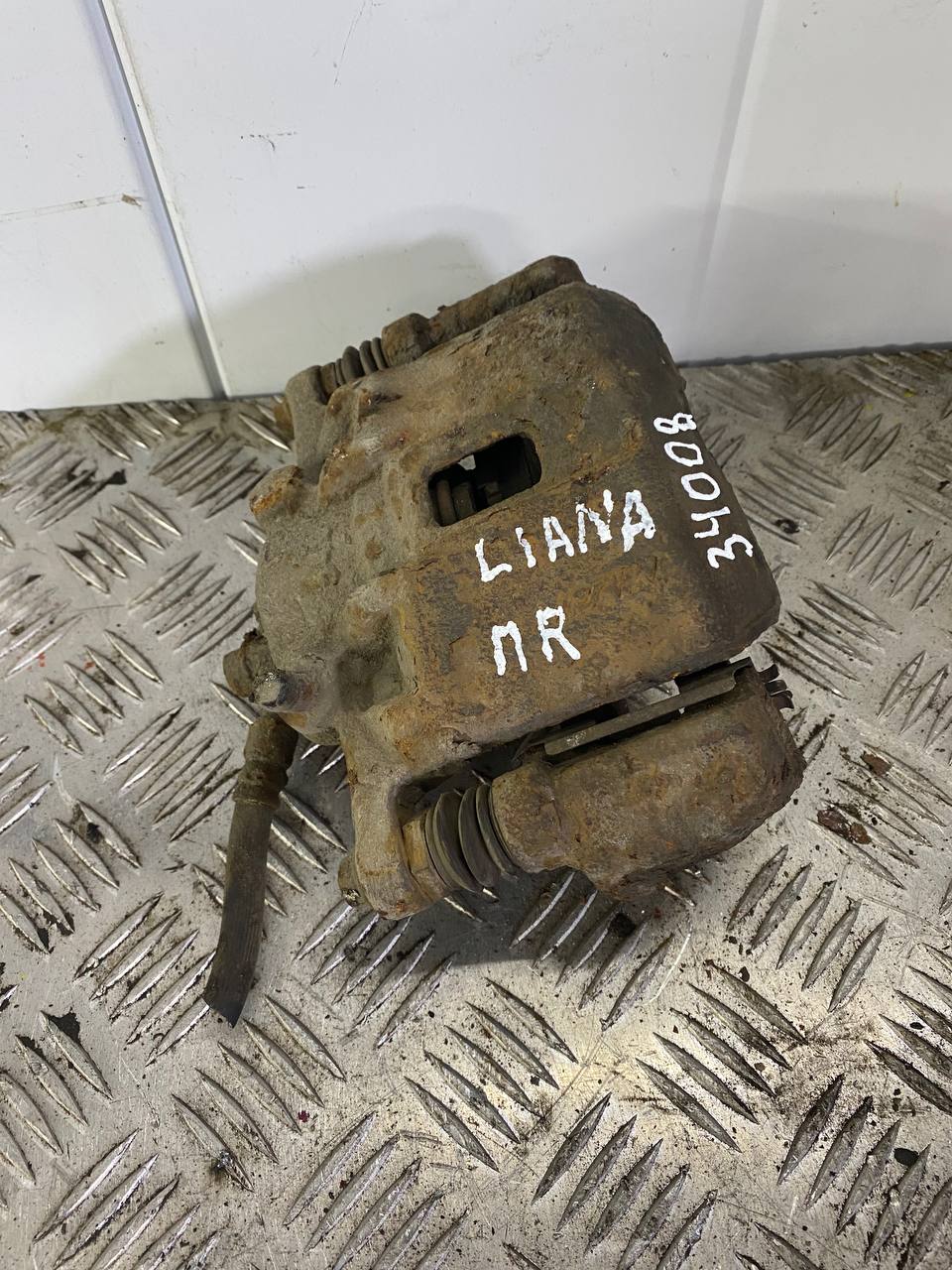 Суппорт передний правый Suzuki Liana 2001-2007 (в сборе) 5510154G50999
