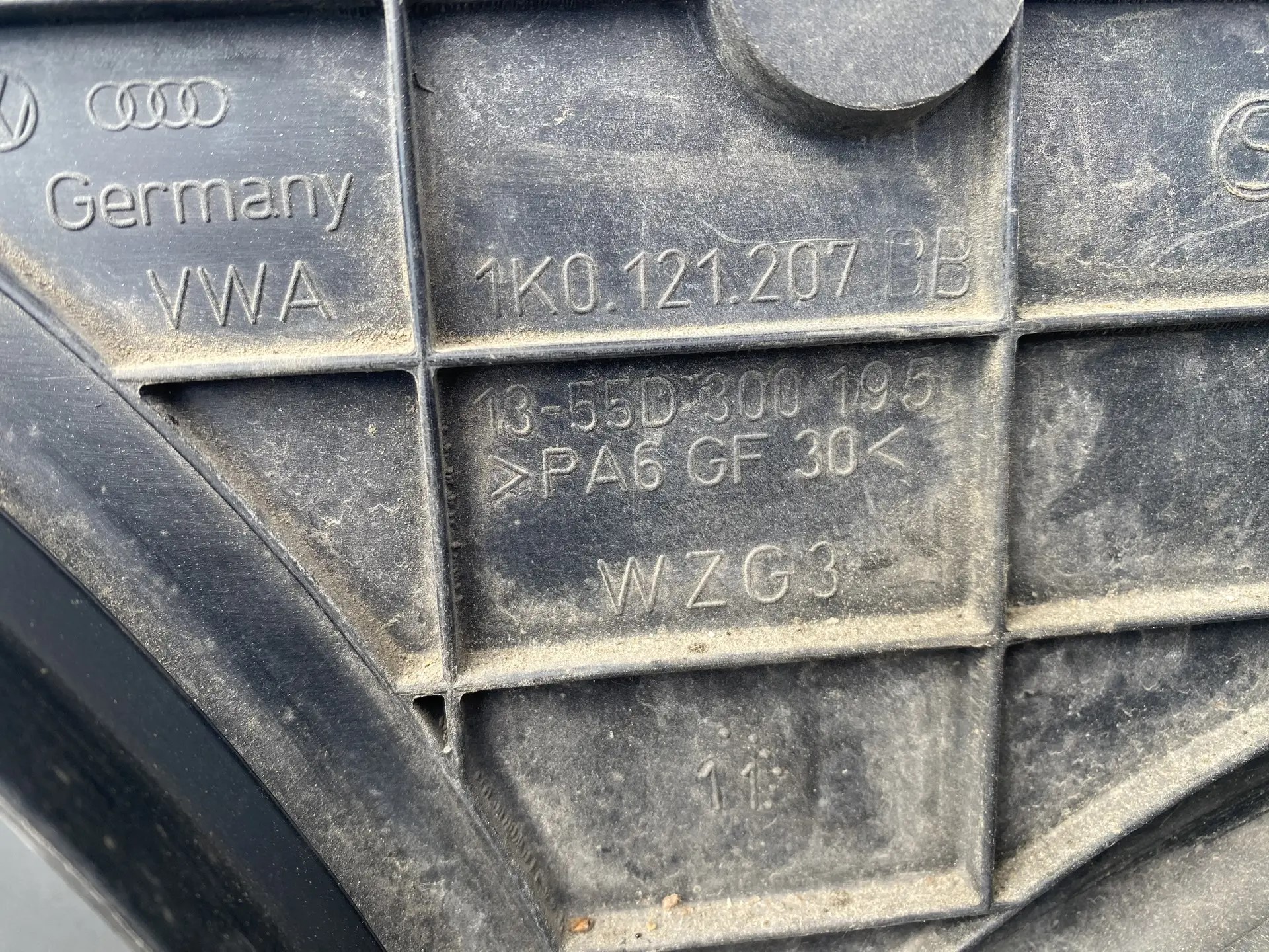 Skoda Octavia (A5 1Z-) Вентилятор радиатора Skoda Octavia A5 ; Golf 6; B6/7 1K0121207B; 1K0121207T (оригинал) 1K0121207BB9B9