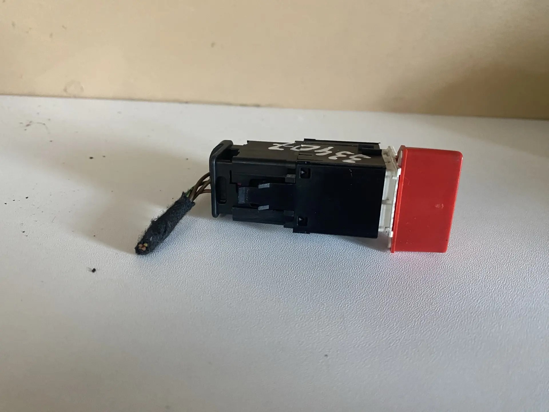 Кнопка аварийной сигнализации VW Touran ; Caddy 3 2003-2016 1T0953509B