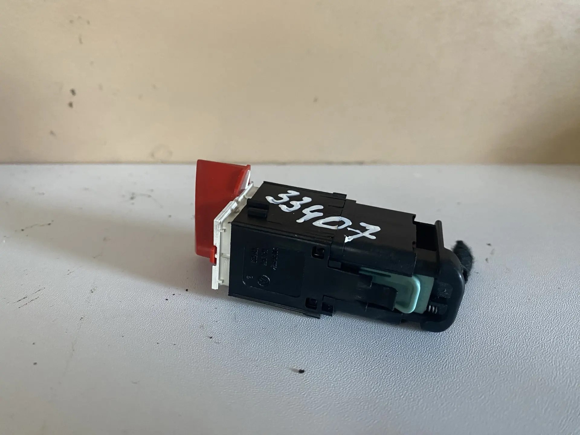 Кнопка аварийной сигнализации VW Touran ; Caddy 3 2003-2016 1T0953509B