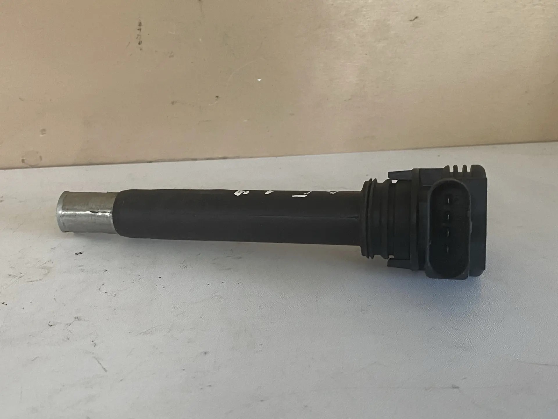 Audi A3 (8PA) Катушка зажигания Tiguan 2007-2011;A6 [C6,4F] 2004-2011;A3 [8PA] Golf Plus 2005-2014;Passat [B6] 2005-2010;Golf V 2003-2009;Touran 2003-2010;A3 [8P1] 2003-2013;A4 [B7] 2005-2007 (06H905115A)  (BOSCH 0221604115) (07K905715D) 06H905115B