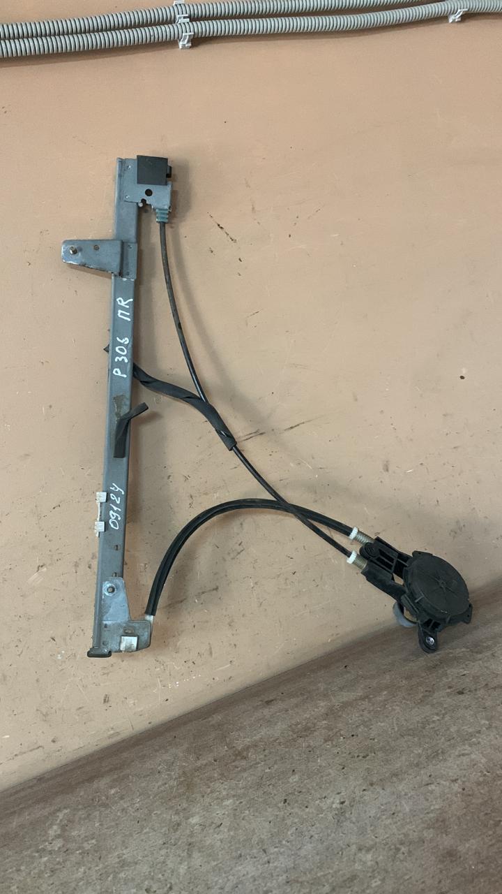 Стеклоподъемник Peugeot 306 1999 передний правый 0130821648