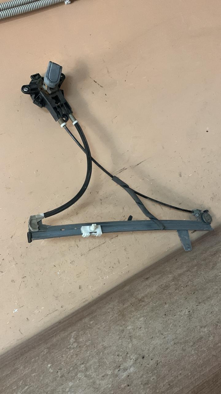 Стеклоподъемник Peugeot 306 1999 передний правый 0130821648
