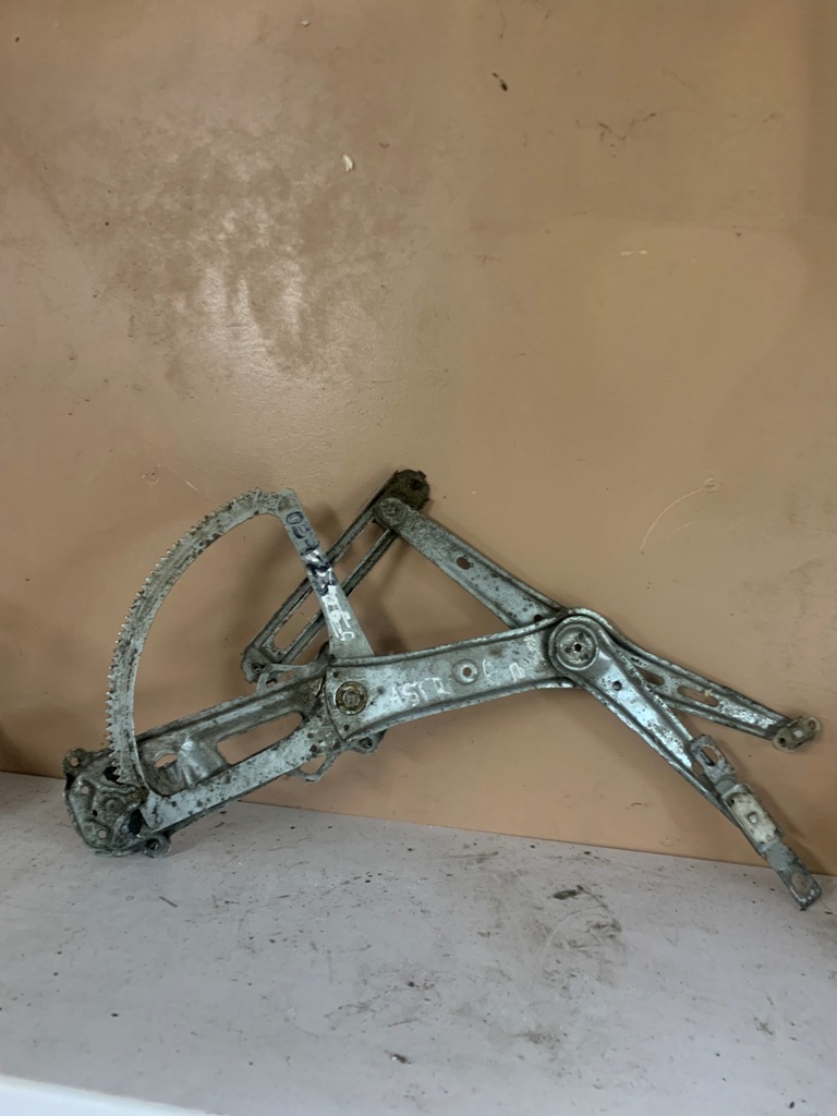 Opel Astra G Стеклоподъемник механ. передний правый OPEL ASTRA G (1998-2005) 90521870 GM