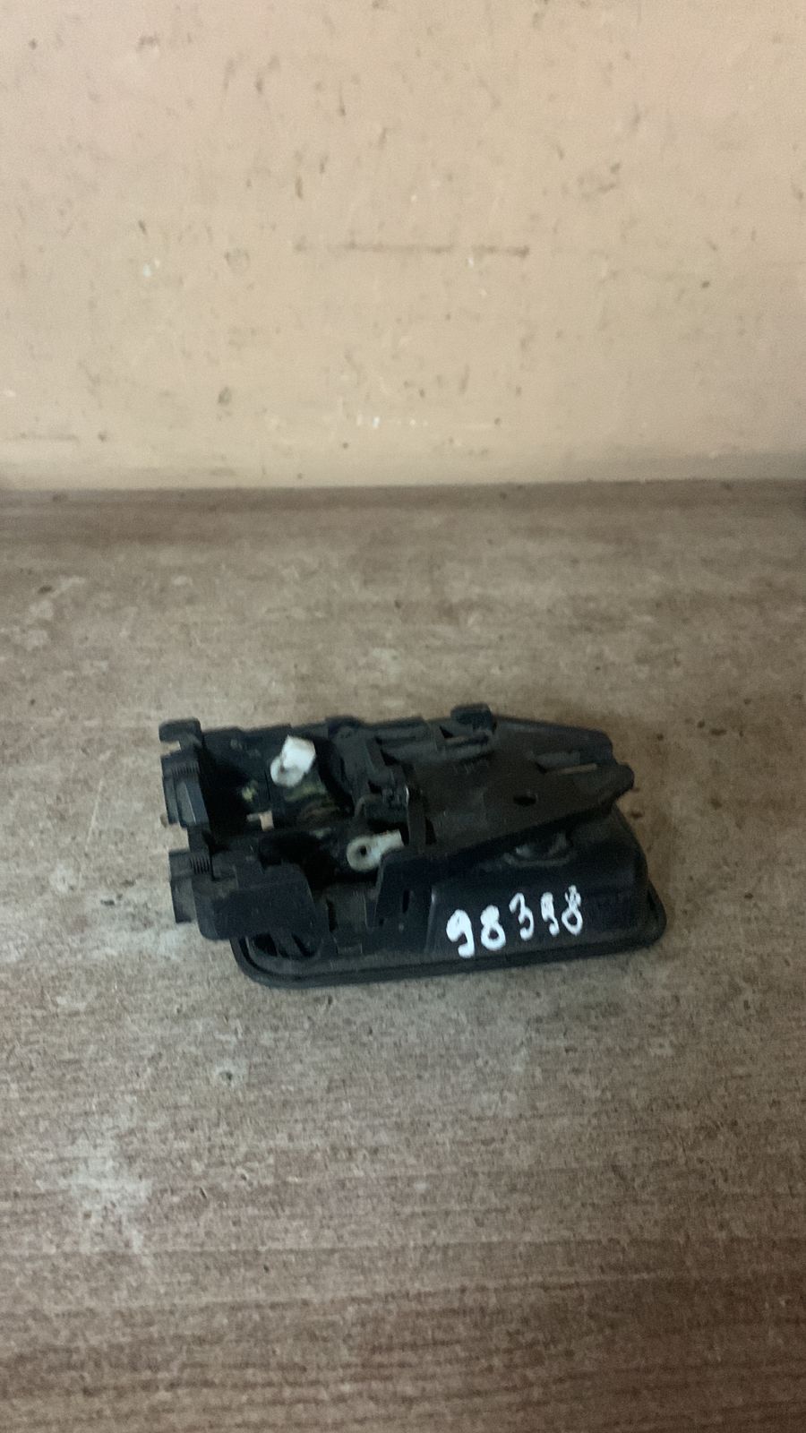 Ручка двери  внутренняя левая для Mitsubishi Lancer (CS/Classic) 2003-2006  MR627180) в сборе
