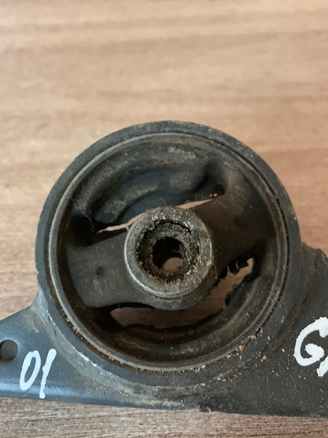 Опора КПП передняя для Mitsubishi Galant (EA) 1997-2003 (2,0 Дизель)  MR198381