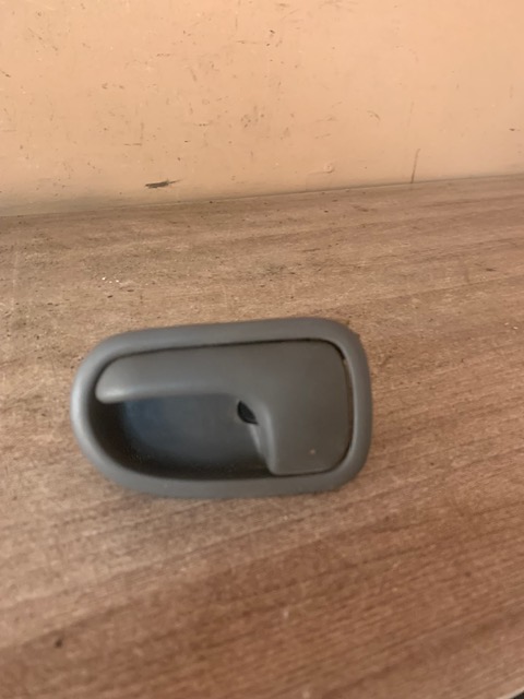 Mazda 626 (GE) Ручка двери внутренняя левая для Mazda 626 (GE) 1992-1997 Mazda  323 (BJ) 1998-2003 GA2K59330B02