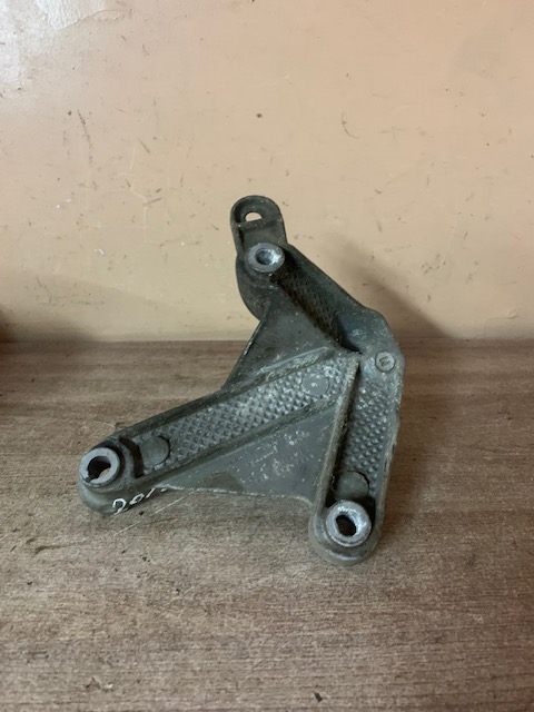 Кронштейн КПП левый RENAULT DUSTER (2012>), Almera (G15) 2013-2018,  Logan 2005-2014  (8200457080)