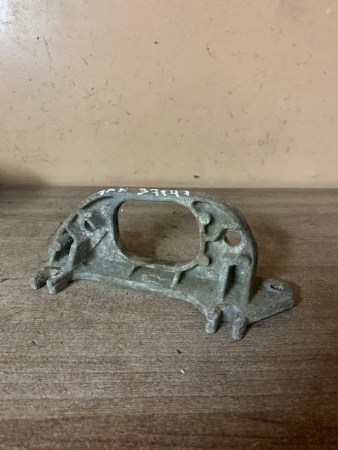Кронштейн опоры КПП RENAULT LOGAN (2005>) (8200216113)