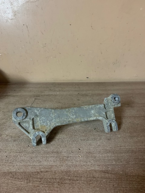 Кронштейн опоры КПП RENAULT LOGAN (2005>) (8200216113)