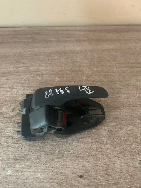 Ручка двери внутренняя правая для Mitsubishi Lancer (CS/Classic) 2003-2008;Outlander (CU) 2003-2008 (5716A172HA)